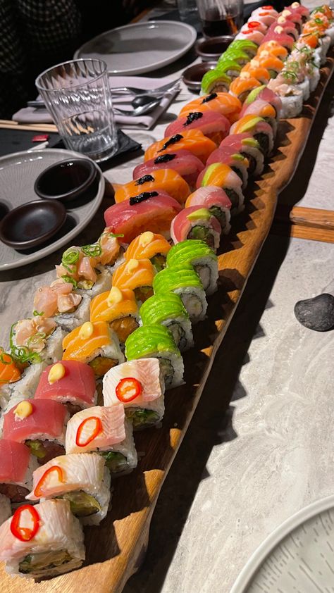 #sushi #fashion #recipe #halloween #aesthetic #tiktok #sushilovers #sushibar #chinese #yummy #yummyhealthyeasy #dinner #dinnerideas #フリーアイコン #dinnerrecipe #colorful Dinner Sushi, California Roll Sushi, Sushi Dinner, Sushi Platter, Sushi Time, Sleepover Food, Food L, Food Babe, Delicacy Food