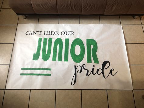 Junior Year Posters Pep Rally, Junior Spirit Posters, Pep Rally Posters Juniors, Junior Poster Ideas, Junior Posters Pep Rally, Pep Rally Decorations, Junior Posters, Football Game Signs, School Spirit Ideas Pep Rally