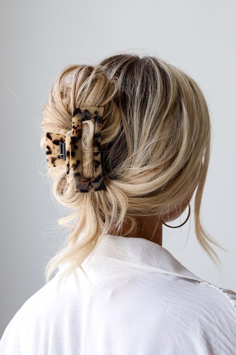 If you love to impress everyone with remarkable hairdos, then you'll want to add the Exquisite Stance Tortoise Acrylic Claw Hair Clip! This cute hair clip has an acrylic rectangle design with a hinged, claw-style closure. Throw your hair up with the Exquisite Stance Tortoise Acrylic Claw Hair Clip to instantly add a girly touch to your outfit! Acrylic Rectangle Shape Hinged, Claw-Style Closure One Size | Length 4" Braids In Color, Cute Claw Clips, Claw Hair Clip, Rectangle Design, Clip Hairstyles, Work Hairstyles, Claw Hair Clips, Knotless Braids, Messy Hair