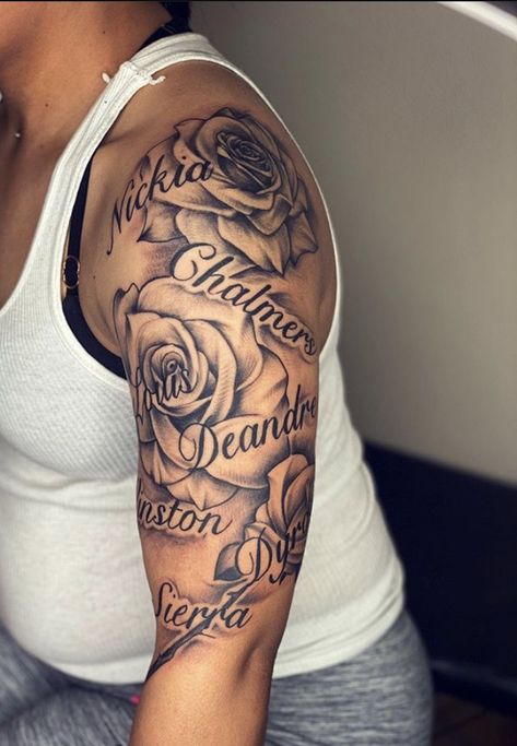 Tatto Idea For Kid Name, Mom Half Sleeve Tattoo Ideas, Tattoos With Parents Names, Family Tats Ideas, Shoulder Tattoos With Names, Multiple Name Tattoos Ideas, Roses And Names Tattoo, Tattoo Wife Name, Tattoos With Family Names