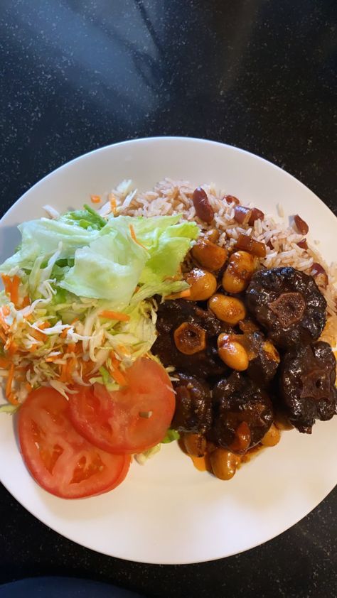 Oxtail And Rice, Jamaican Oxtail, Jamaican Dishes, Juice Smoothies Recipes, Soul Food Dinner, Rice And Peas, Food Crush, Food Babe, Jamaican Recipes