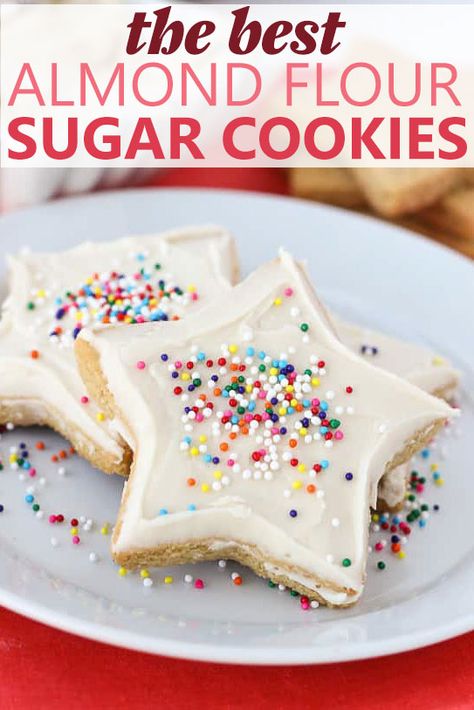 Hundreds of reviewers agree these gluten-free almond flour sugar cookies can't be beat! #glutenfreesugarcookies #glutenfreechristmascookies #almondflourcookies Almond Flour Sugar Cookies, Cookies Sans Gluten, Cookies Holiday, Gluten Free Sugar Cookies, Cookies Gluten Free, Gluten Free Christmas, Paleo Sweets, Low Carb Dessert, Almond Flour Recipes