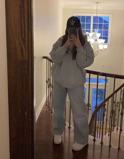 Aritzia Sweatsuit Outfit, Aritzia Hoodie Outfit, Aritzia Sweatsuit, Aritzia Hoodie, Sweatsuit Outfit, Tuff Fits, My Christmas Wish List, Outfit Hoodie, Aesthetic Picture