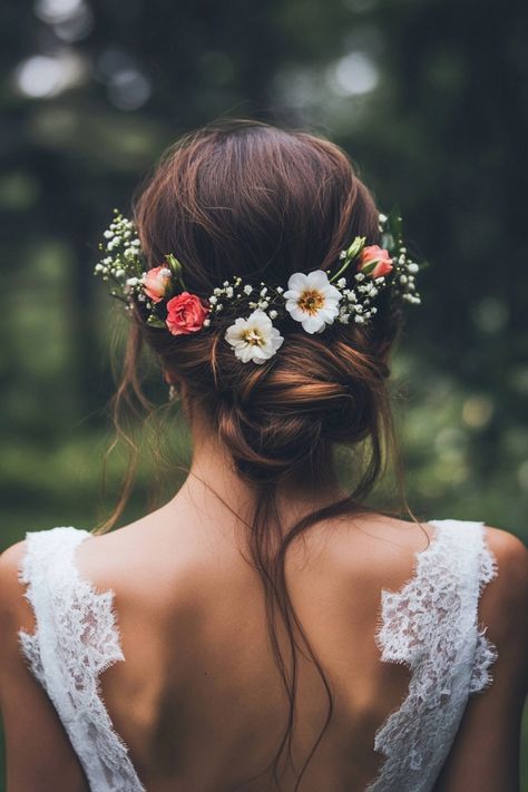 These 50+ wedding hairstyles bring fresh flowers into focus. Whether you want a cascading braid wrapped in blooms or an elegant chignon with a single flower, these looks are pure magic. Perfect for spring or summer weddings, they’re all about timeless romance. Start browsing now! #bridalstyleideas #floralhairtrends #weddingaccessories Real Flowers In Hair For Wedding, Fresh Flower Hairstyle, Real Flowers In Hair, Bridal Hairstyles With Flowers, Bridal Hair Looks, Whimsical Wedding Hair, Elegant Chignon, Hairstyles With Flowers, Romantic Bridal Hair