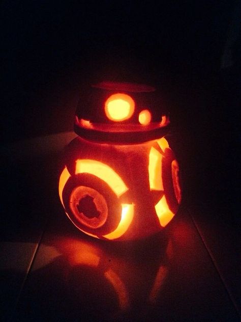 Star Wars Carved Pumpkins, Bb8 Pumpkin Carving, Starwars Pumpkin Carving, Starwars Pumpkins, Pumpkin Carving Ideas Star Wars, Pumpkin Carving Star Wars, R2d2 Pumpkin, Bb8 Pumpkin, Star Wars Halloween Decorations