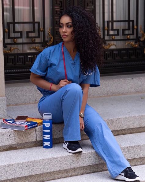 Nurse Outfit Scrubs, Tech Outfit, Nursing School Inspiration, Nursing Graduation Pictures, Nurse Inspiration, Cute Scrubs, Angela Simmons, Medical Careers, Bad Girls Club