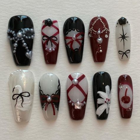 @oaklestudio on insta Corset Nails, Fake Nails Designs, Punk Nails, Gothic Nails, Goth Nails, Grunge Nails, Really Cute Nails, Ballerina Nails, Dark Nails