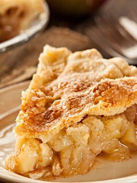 Apple Pie With Canned Apples | Treat Dreams Old Fashioned Apple Pie, Deep Dish Apple Pie, City Bakery, Apple Pie Recipe Homemade, Apple Pie Recipe Easy, Thyme Recipes, Easy Apple Pie, Frozen Pie, Easy Pie Recipes