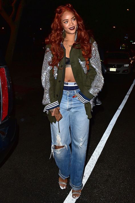 Rihanna And the Return of '90s Hip Hop Style - HarpersBAZAAR.com Hip Hop Style 90s, 90s Outfit Party Hip Hop, 90s Hip Hop Style, 90s Fashion Party, 90s Fashion Outfits Hip Hop, Looks Rihanna, Looks Hip Hop, Hip Hop Trends, 90s Fashion Women