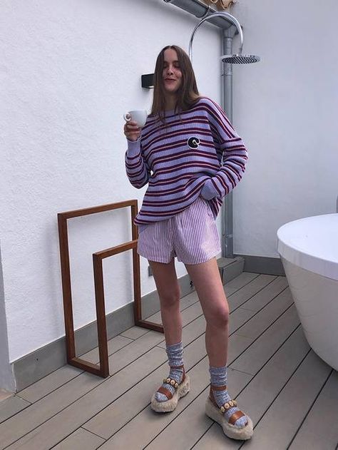 Short Sweater Outfit, Boxer Outfit, Boxer Shorts Outfit, Shoe Trend, Summer Shorts Outfits, Casual Trends, Transition Outfits, Hottest Fashion Trends, Favorite Sweater