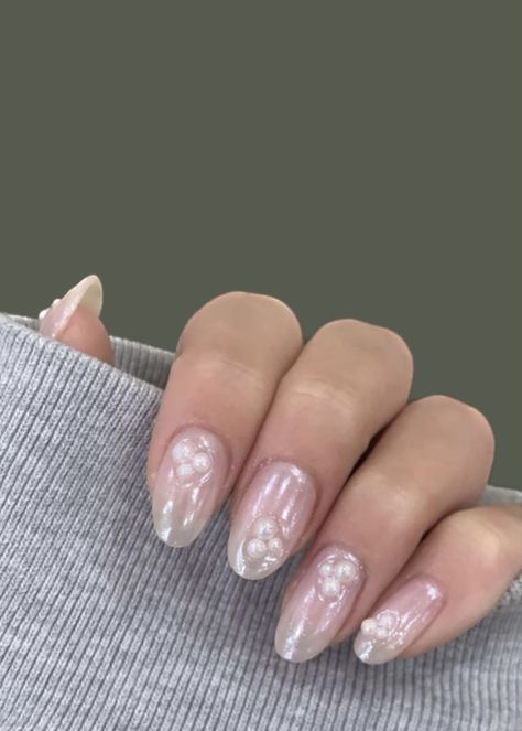 Pearl Nail Art, White Chrome Nails, Hard Gel Nails, Pearl Nails, Hard Gel, 3d Nails, Chrome Nails, Small Designs, Gel Polish