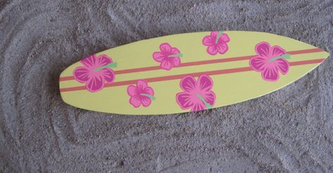 surfer girl hibiscus board Surfboard Wall Decor, Surfboard Wall, Tiki Hut, Surfboard Design, Beach Theme Decor, Malibu Barbie, Ocean Wall Art, Surfer Girl, Beach Wall Art