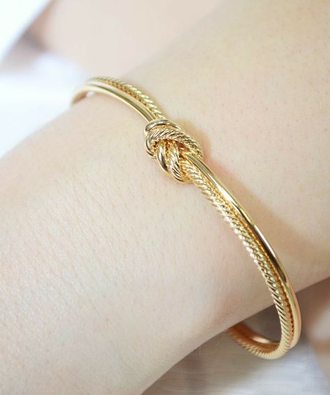 Love Knot Bracelet, Jr Bridesmaid, Honey Jewelry, Textured Bracelet, Gold Bangles For Women, Diamond Bracelet Design, Modern Gold Jewelry, Cotton Gift, Jewelry Bracelets Gold