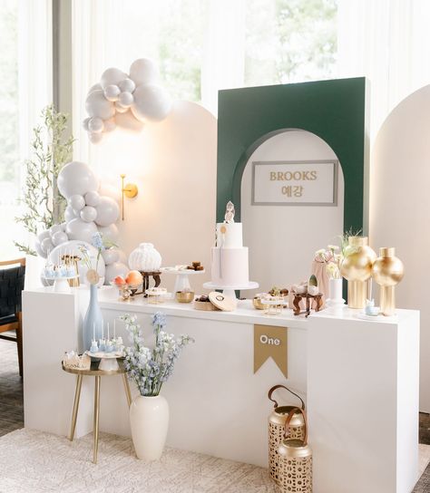 Celebrating Brooks’ first birthday with a “Royal Prince” theme fit for a little king! His mom wanted a design that was classy and elegant, and we brought it to life with subtle yet stunning decor. Every detail was thoughtfully curated to create a unique and regal atmosphere that felt both timeless and special. @sujipark_photography @sugarcakegallery @_dear_flower_ #dmvdohl #koreanfirstbirthday #eventplanner #eventdesign #royalprince Little Prince Birthday Theme, Prince Birthday Theme, Prince Theme, Prince Birthday, Classy And Elegant, Royal Prince, Little Prince, The Little Prince, Birthday Theme