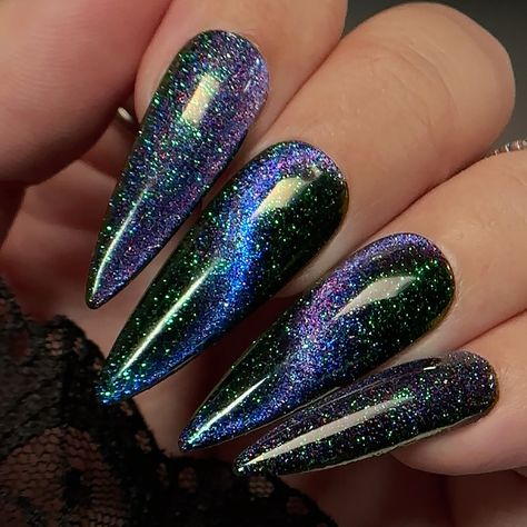 Swipe to watch the NEW Enchanted Chameleon Cat Eye Charme Gels color shift 😻✨ Are you loving the new gels? Vote in the comments 👇 Comment “ENCHANTED” for the direct link to shop! 🔗 Save & share for spooky Halloween & fall nail inspo! 🍁🎃 Follow @daily_charme for more nail trends! 💅 #cateyenails #spookynails #velvetnails #colorshiftingnails #nailarttrends #diynails #nailpoll #nailtech #nailartsupplies #nailart #gelnails #nails #fallnails #halloweennails #halloween2024 #beetlejuicenails #hallo... Holographic Cat Eye Nails, Green Iridescent Nails, Cat Eye Glitter Nails, Cat Eye Halloween Nails, Space Themed Nails, Rainbow Cat Eye Nails, Glitter Purple Nails, Edc Nails, Enchanted Nails