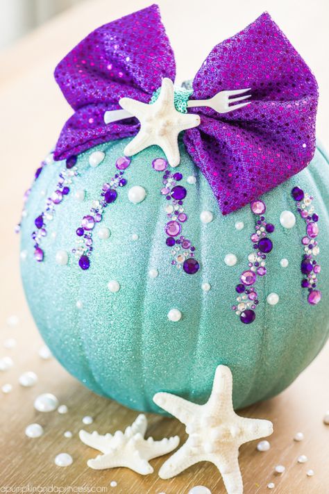 DIY No-Carve Little Mermaid Pumpkin – how to make a Disney Ariel inspired pumpkin with glitter, pearls, seashells and a mini fork to complete your under the sea creation. Sparkly Pumpkin Decorating Ideas, Little Mermaid Pumpkin, Mermaid Pumpkin, Princess Pumpkin, Magic Crystals, Princess Halloween, Pumpkin Vase, Disney Pumpkin, Pumpkin Contest