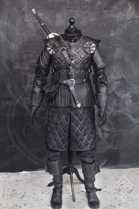 Black Leather Armor, Witcher Costume, Studded Leather Armor, Josh Holloway, Armor Clothing, Medieval Clothes, Larp Armor, Historical Armor, Nights Watch