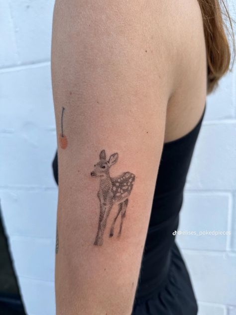 by elises_pokedpieces on tiktok Fawn Tattoo, Doe Tattoo, Botanical Tattoos, Deer Tattoo, Handpoke Tattoo, London Tattoo, Real Leaves, Dainty Tattoos, Girly Tattoos