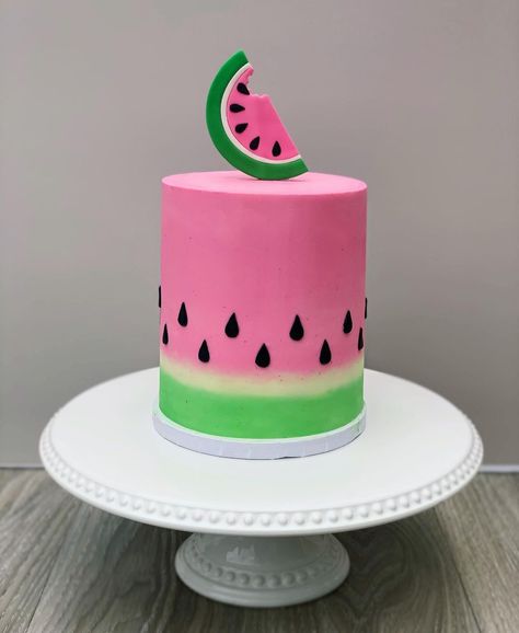 Easy Watermelon Cake, Watermelon Cake Design, Fruit Cake Designs, Watermelon Cake Ideas, Watermelon Cake Recipe, Cake For Summer, Cake Ideas Vintage, Watermelon Cake Birthday, Watermelon Cakes