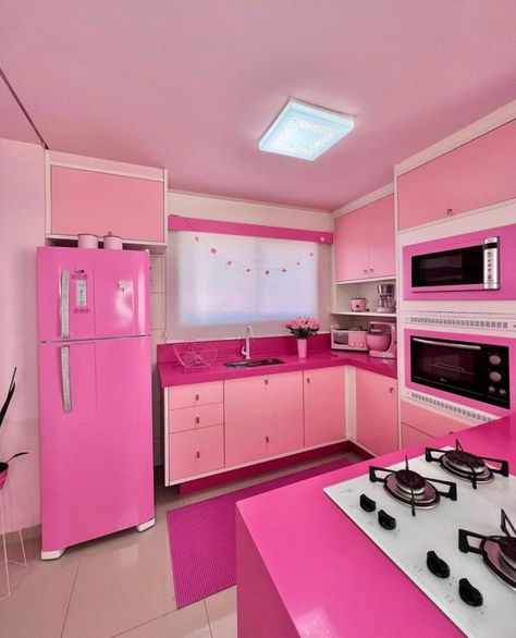 Barbie Dream House Kitchen, Barbie Inspired Home Decor, Barbie Core Decor, Barbie Themed House, Barbie Home Aesthetic, Barbie Room Aesthetic, Barbie Apartment, Pink House Interior, Pink Apartment