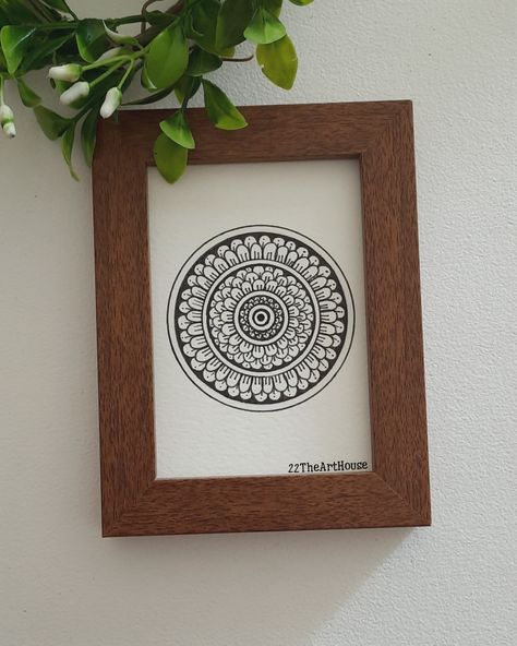 Mandala Art Frames On Wall, Mandala Art Photo Frame, Mandala Frame Wall Art, Mandala Work, Mandala Frame, Modern Indian Art, Mini Mandala, Shading Drawing, Mandala Art Therapy