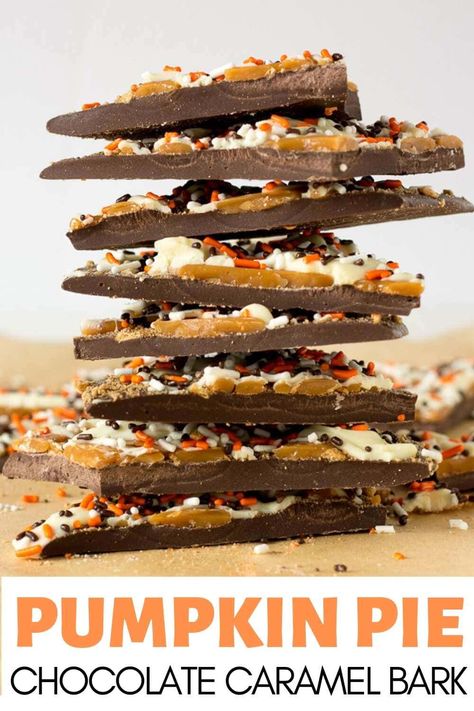 Chocolate Caramel Bark, Halloween Chocolate Treats, Caramel Bark, Pumpkin Pie Chocolate, Thanksgiving Chocolates, Easy Pumpkin Recipes, Foodie Gift Ideas, Bark Candy, Pumpkin Dessert Recipes