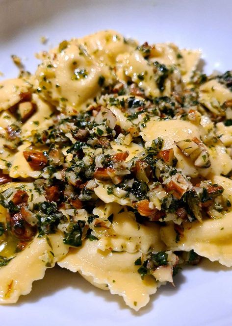 Pesto Ravioli, Cheese Ravioli, Ravioli Recipe, Pasta Machine, Pasta Dough, Food Sensitivities, Pesto Sauce, Ravioli, Goat Cheese