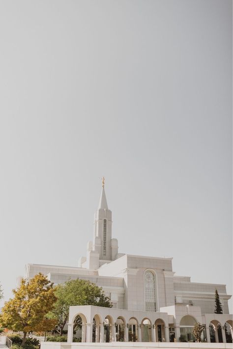 Lds Temple Wallpaper, Lds Aesthetic, Church Wallpaper, Temple Aesthetic, Bountiful Temple, Book Of Mormon Scriptures, Lds Pictures, Lds Temple Pictures, Church Aesthetic