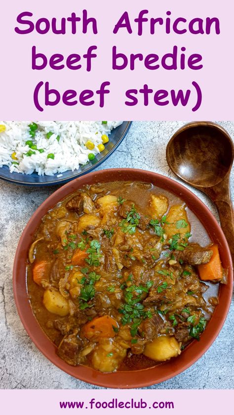 Traditional Beef Stew, African Stew, Beef Stew Ingredients, Slow Cooker Recipes Beef Stew, South Africa Food, South African Dishes, Curry Stew, Banana Fritters, Stew Meat Recipes