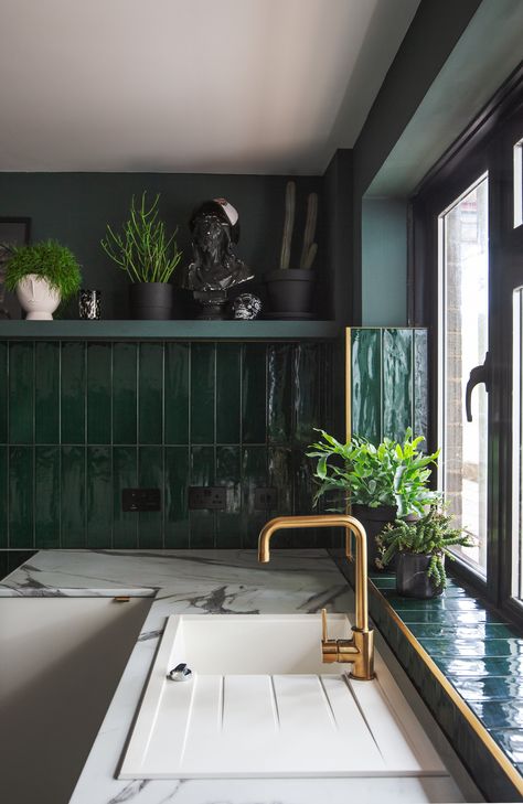 Kitchen Cabinets Green, Green Kitchen Aesthetic, Dark Green Tile, Green Kitchen Walls, Green Kitchen Designs, Dark Green Kitchen, Green Backsplash, Sage Green Kitchen, Dark Green Walls