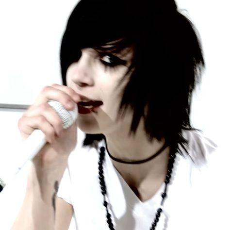 Andy Black Knives And Pens, Andy Biersack Knives And Pens, Knives And Pens Bvb, Andy Sixx Emo, Andy Biersack Emo, Andy Biersack Hair, Knives And Pens, Vail Bride, Emo Scene Outfits