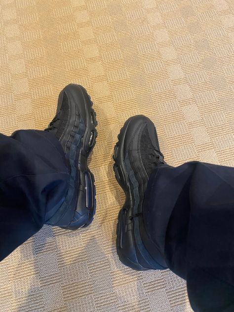 Airmax 95, Full Black Outfit, Air Max 95, Triple Black, Nike Pros, Aesthetic Guys, Fall Shoes, Black Outfit, All Black