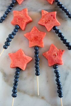 Watermelon stars with blueberries Usa Snacks, Fruit Kebab, Blue Treats, 4th July Food, Patriotic Treats, Fruit Kebabs, Idee Babyshower, 4th Of July Desserts, Recipes Cookies