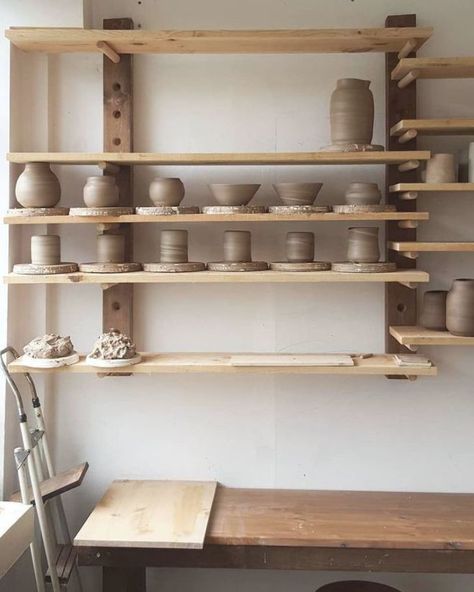 Shelves in pottery studio (@arminhostudio) #pottery #ceramics #workspace Harriet Kilpatrick, Backyard Art Studio, Workspace Studio, Pottery Store, Green Pottery, Pottery Workshop, Ceramic Workshop, Clay Studio, Thrown Pottery