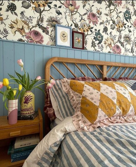 Cottagecore Bedroom Blue, Cottage Blue Bedroom, Colorful Cottage Bedroom, Blue Cottage Bedroom, Door Paintings, Cottagecore Interior Design, Cottagecore Interior, Estilo Cottage, Blue Cottagecore