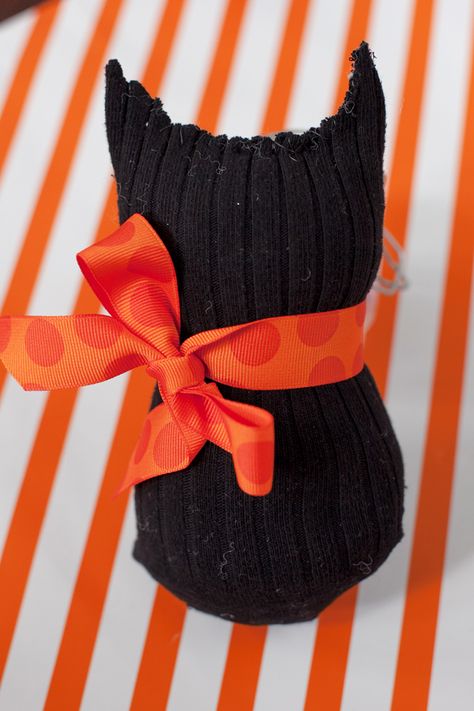 Crazy Sock Diy, Halloween Shelves, Sock Cat, Senior Programs, Halloween Decorations For Kids, Circle Crafts, Sock Doll, Sock Dolls, Halloween Socks