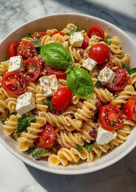 Indulge in the freshest flavors with this irresistible Caprese Pasta Salad. Quick, easy, and perfect for summer gatherings! #CapreseSalad #PastaLover #QuickRecipes #SummerFoods #EasyMeals Light Pasta Salad, Light Pasta Salads, Rainbow Pasta Salad, Creamy Chicken Spinach Pasta, Rotini Pasta Salad, Stone Fruit Salad, Cold Plate, Caprese Pasta Salad, Caprese Pasta