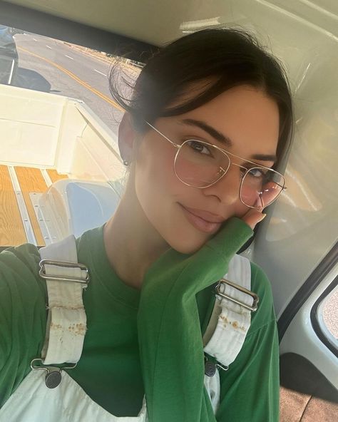 Kendall is adorable 🥰 #KylieJenner#KrisJenner#KUWTK#KimKardashian#KhloeKardashian#KourtneyKardashian#StormiWebster#AireWebster#TrueThompson#TatumThompson#SaintWest#NorthWest#ChicagoWest#PsalmWest#KylieCosmetics#KylieSkin#KendallJenner#Jenner#JennerSisters#Kardashian#Kardashians#KardashianSisters#KardashianFamily#KeepingUpWithTheKardashians#TheKardashians#TheKardashiansHulu#KardashiansHulu#Khy#KingKylie#Drink818 Kendall Jenner Ig, Benny And The Jets, Kendall Jenner Icons, Kendall Jenner Instagram, Kendall Jenner Outfits, Jenner Style, Kendall And Kylie, Kendall Jenner Style, July 10