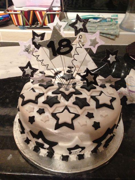 Star Cake Ideas Birthdays, Black Cake With Stars, Grunge Birthday Cake, Black And Silver Cake, Birthday Cake Stars, Boys 18th Birthday Cake, Bolo Taylor Swift, Birthday Cake Black, 14th Birthday Cakes