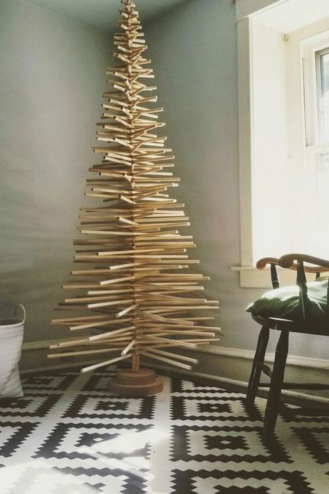 Recycled Stuff, Minimalist Christmas Tree, Alternative Christmas, Wooden Christmas Tree, Alternative Christmas Tree, Wood Stars, Wood Christmas Tree, Traditional Christmas Tree, Driftwood Crafts