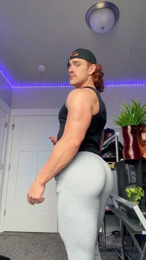 maxtaylorlifts on Instagram Max Taylor, Glutes Workout Men, Thick Guys, Pizza Clothes, Royal High Outfits Ideas Cheap, Lycra Men, Booties Outfit, Sports Boys, Big Guys