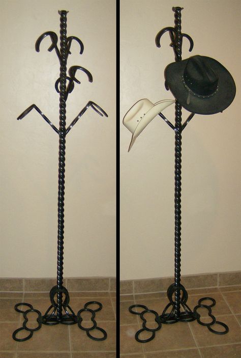 hat/coat rack Hat Rack Ideas, Diy Hat Rack, Welding Crafts, Horseshoe Projects, Horseshoe Decor, Horseshoe Crafts, Welding Art Projects, Welding And Fabrication, Diy Welding