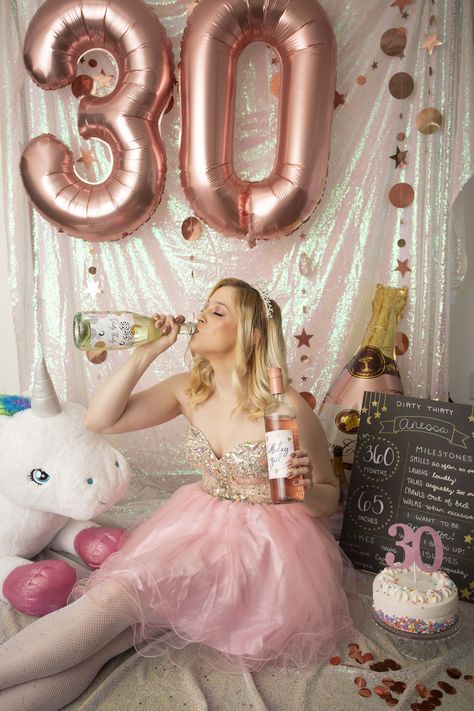 30 year old cake smash Birthday Cakes For 30 Year Old Woman, 30 Years Old Photoshoot Ideas, 30 Year Old Birthday Cake, 30th Photoshoot, Old Birthday Cake, Adult Cake Smash, 30th Birthday Ideas For Women, Old Cake, 40 And Fabulous