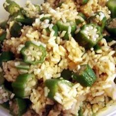 Fluffy steamed rice with tender okra, crumbled bacon, and sauteed onion. Okra Fried Rice, Okra Dishes, Okra Rice, Southern Veggies, Rice Receipes, Healthy Cookbooks, Fresh Okra, Yummy Rice, Fried Okra