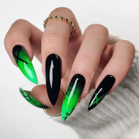 Neon Green And Black Nail Designs, Neon Goth Nails, Black And Green Stiletto Nails, Black And Green Nails Designs, Black And Neon Green Nails, Nails Black And Green, Poison Nails, Winter Nails Matte, Black Green Nails