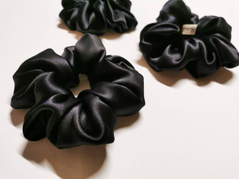 Black Silk Scrunchie, Black Scrunchie Aesthetic, Silk Ponytail, Aesthetic Scrunchies, Black Scrunchies, Black Scrunchie, Silk Scrunchies, Black Birthday, Woman Aesthetic