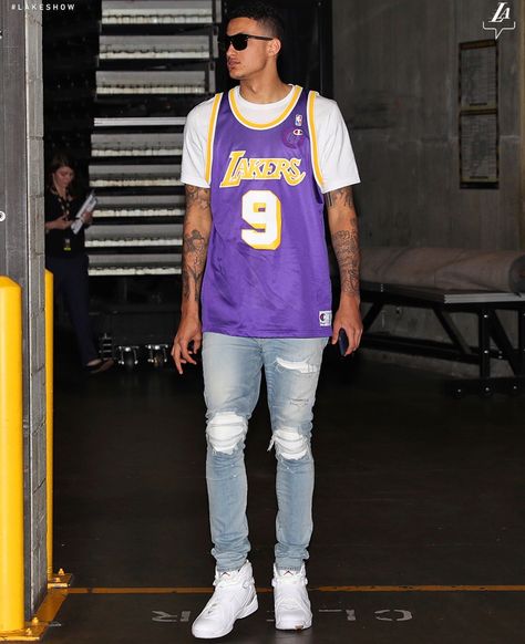 Laker Jersey Outfit Men, Nba Jersey Outfit, Lakers Outfit, Basketball Jersey Outfit, Basketball Game Outfit, Basketball Fashion, Lakers Jersey, Clean Fits, Jersey Fashion