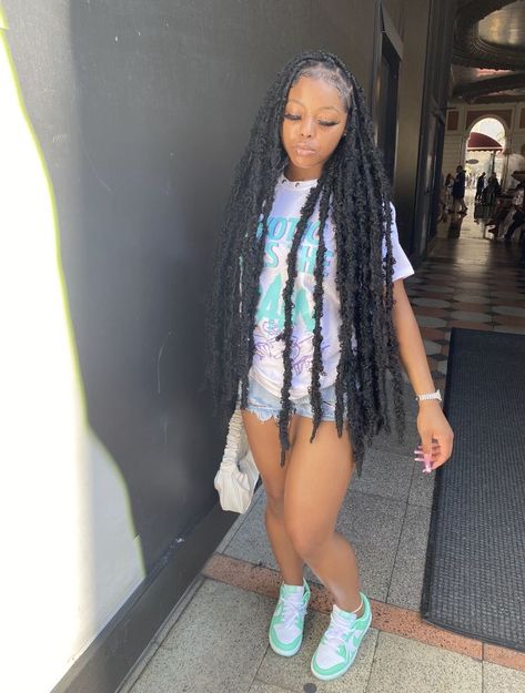 Large Distressed Locs, Long Butterfly Locs, Brown Skin Girl, Butterfly Locs, Beautiful Black Hair, Faux Locs Hairstyles, Cute Braided Hairstyles, Braids Hairstyles Pictures, Cute Box Braids Hairstyles