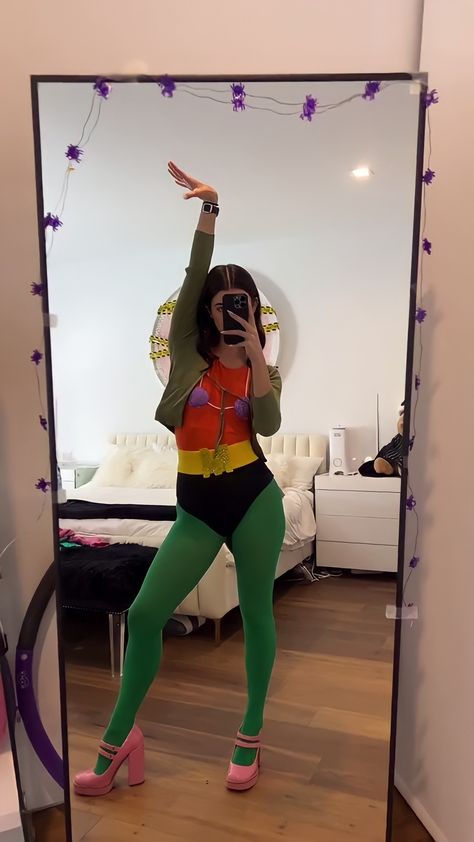 Spongebob Outfit, Halloween Costume Outfits, Halloween Inspo, Charli Damelio, Costume Outfits, Halloween Outfits, Tights