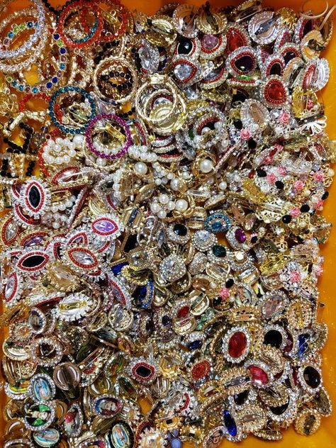 Demanded by customers finally here 😁. Depending on purchase could include the following:  Brooches,retro costume pendants, flatback rhinestones, jewelry connectors, button pins, hair pins,retro hair claws and so much more! (Small to big size !) *THIS IS NOT JUNK JEWELRY. Perfectly usable for any Gold Jewellery Wallpaper, Old Jewelry Crafts, Costume Jewelry Crafts, How To Make Christmas Tree, Retro Hair, Junk Jewelry, Notes Style, Jewelry Connectors, Retro Costume